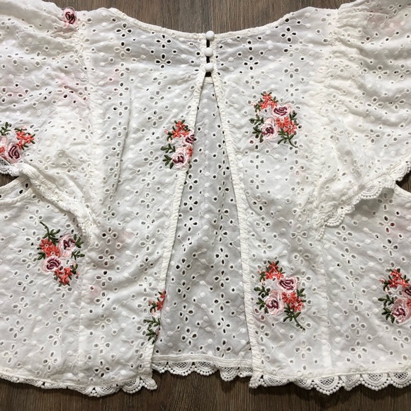 Vintage Embroidered Eyelet Crop Top - Picture 13 of 17